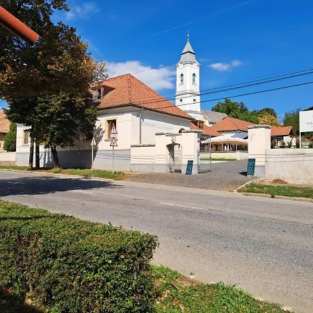 Tarcal Apartman Apartamento *