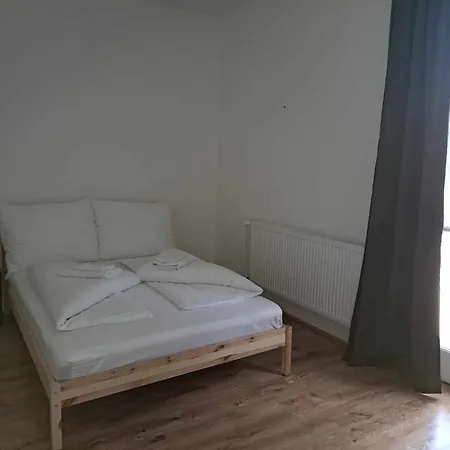 Tarcal Apartman Apartamento *