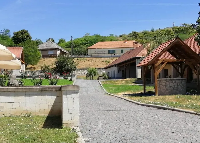 Tarcal Apartman * タルカル