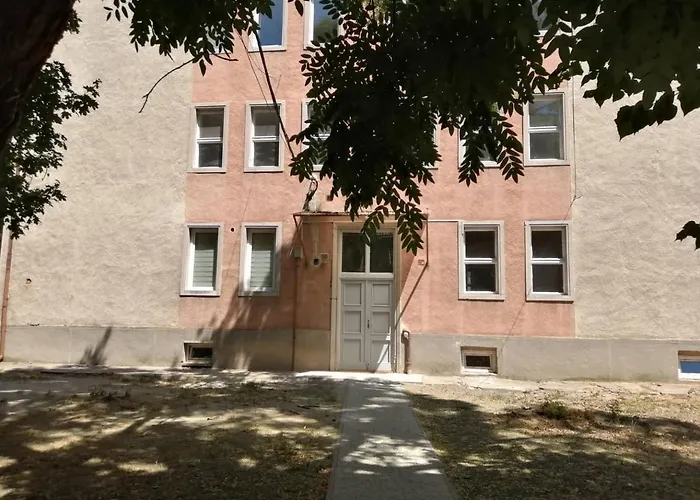 Tarcal Apartman * Тарцаль