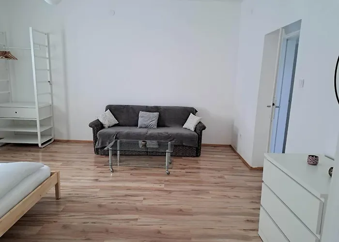 Tarcal Apartman アパート タルカル